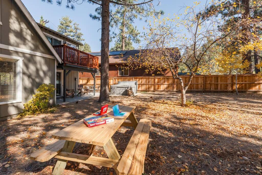 Cozy Cabin I King Bed I Fireplace I Hot Tub I Fenced Yard I Bbq Big Bear City Extérieur photo